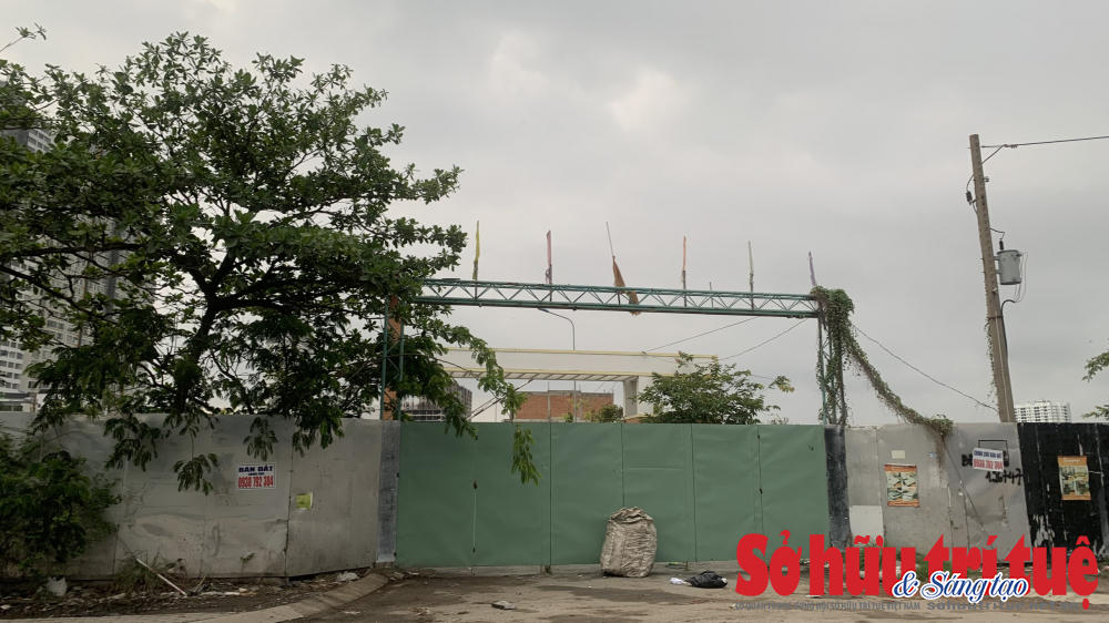 Dự án&nbsp;&nbsp;Lotus Residence hiện không được xây dựng, phải quây tôn nằm chờ. &nbsp;
