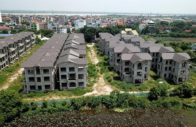 Cận cảnh 44 biệt thự triệu USD bỏ hoang nhiều năm cạnh Hồ Tây