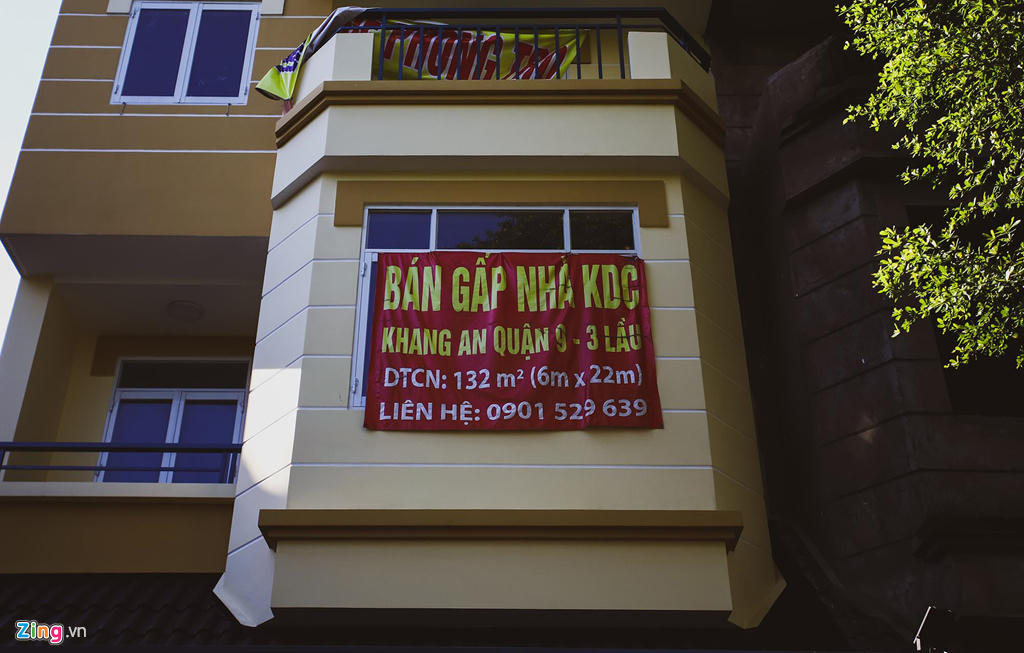 Loạt biệt thự tiền tỷ bỏ hoang cả 10 năm cạnh cao tốc ở quận 9