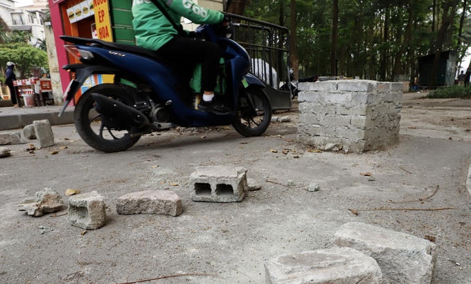 Hà Nội: Công viên rộng gần 6.000m2 bị “xẻ thịt” xuống cấp nghiêm trọng