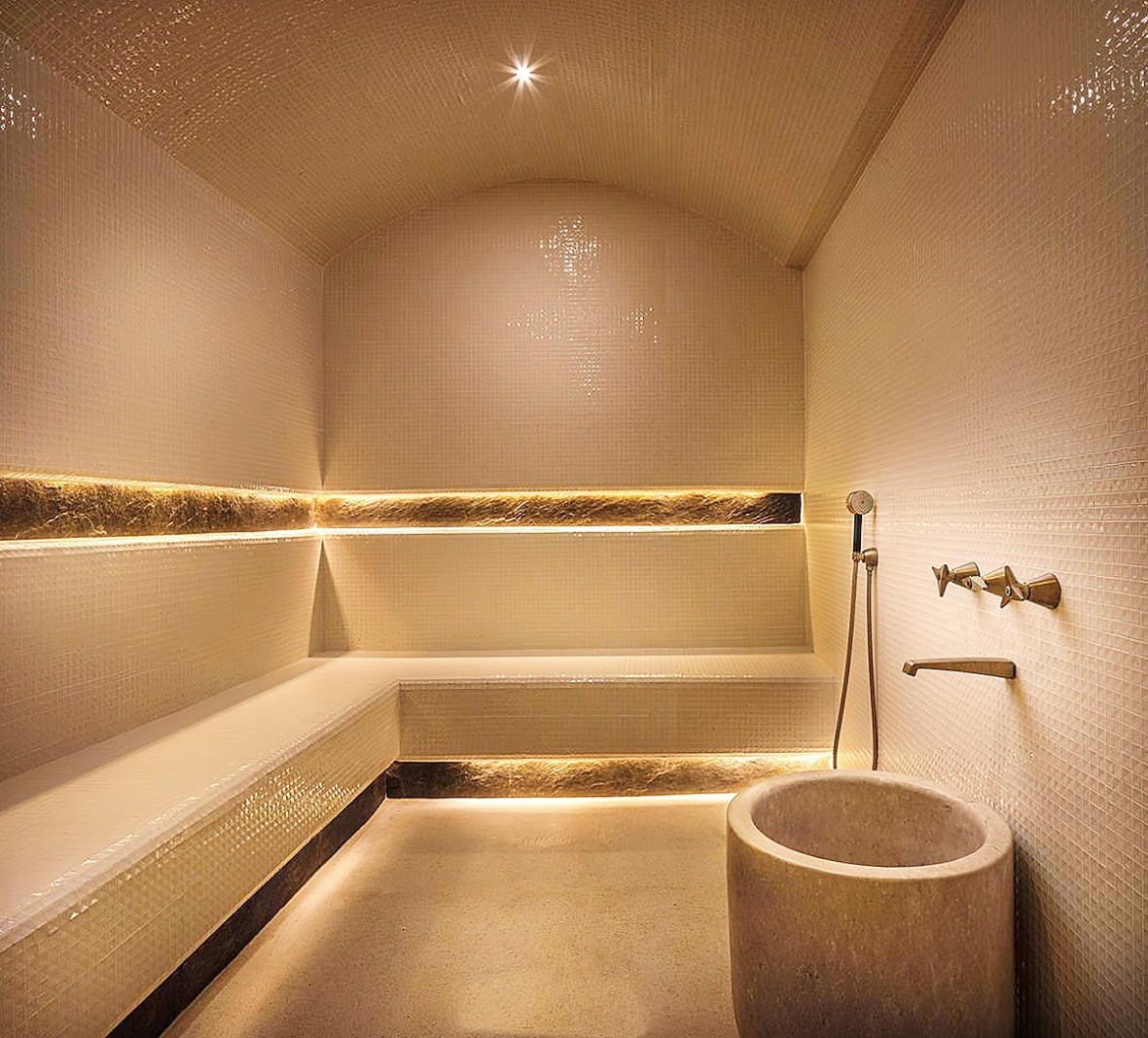 Nhiều tiện ích chăm sóc sức khỏe vốn chỉ dành cho các dinh thự hạng sang bể Jacuzzi, khu vực sauna… cũng được đặt ngay trong 2 tòa căn hộ “hoa hậu”. &nbsp;