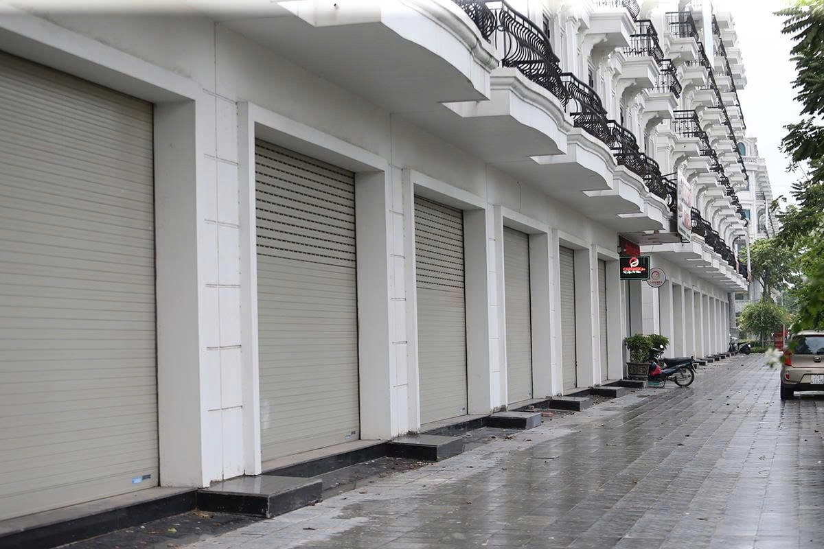 Hàng loạt shophouse rao bán, cho thuê tại Hà Nội rơi vào tình trạng ế ẩm nhiều năm. &nbsp;