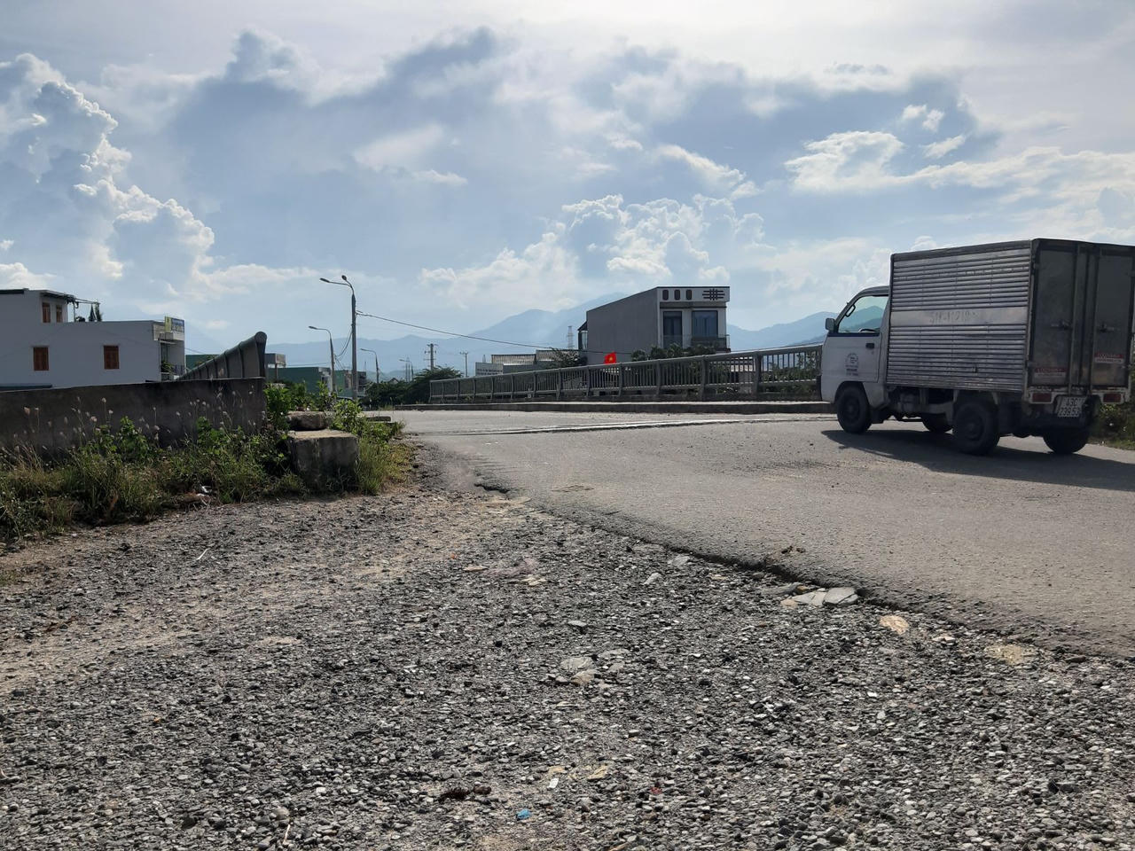 Khu tái định cư Hòa Liên 3, 4 bị sụt lún. Ảnh: Hữu Trà&nbsp; &nbsp;