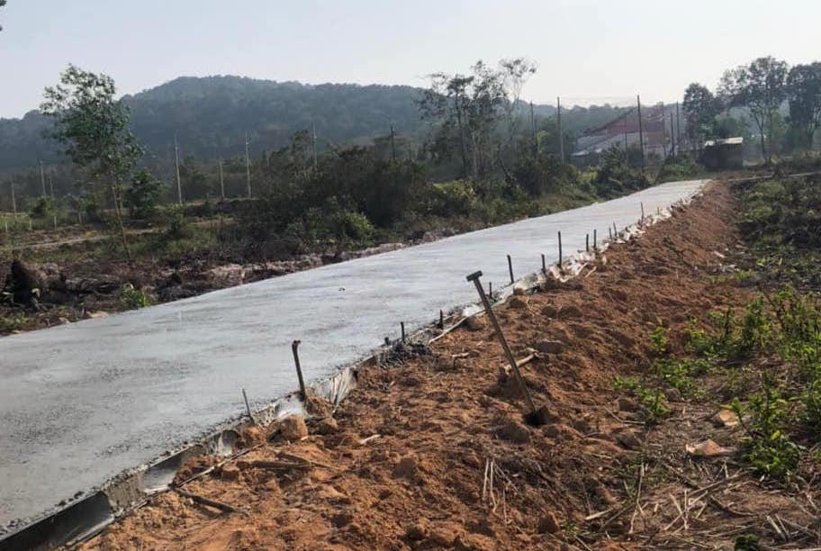 Trên thửa đất được quảng cáo là dự án&nbsp;Emerald Phú Quốc, chủ đầu tư đã tự ý san lấp, làm hạ tầng trái phép trên đất nông nghiệp &nbsp;