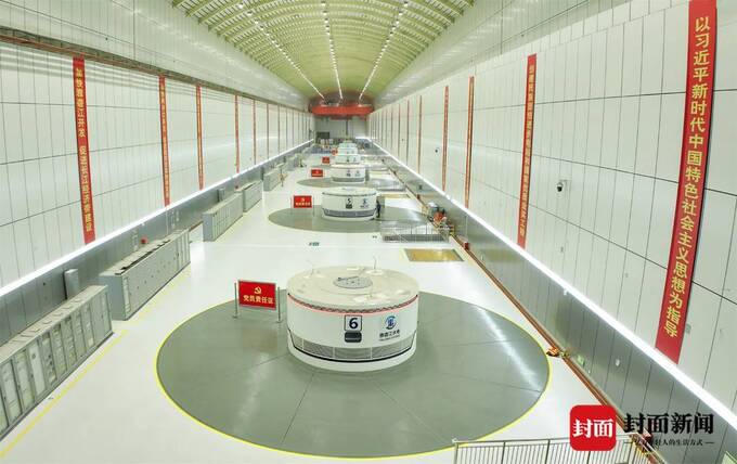 Bên trong nhà máy