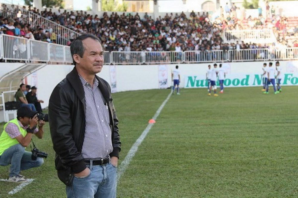 Vào lúc này Bầu Đức, Bầu Hiển cùng Trần Đình Long đang vui