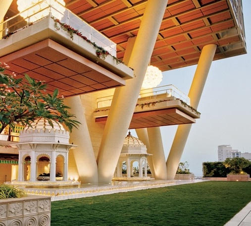 Ngôi nhà đắt nhất thế giới của tỷ phú Ấn Độ Mukesh Ambani: 6 tầng chỉ để siêu xe