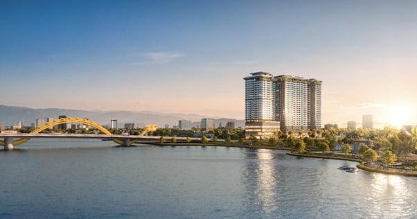 The Legend Danang sở hữu vị trí biểu tượng ngay đầu Cầu Rồng hướng ra biển Mỹ Khê. &nbsp;