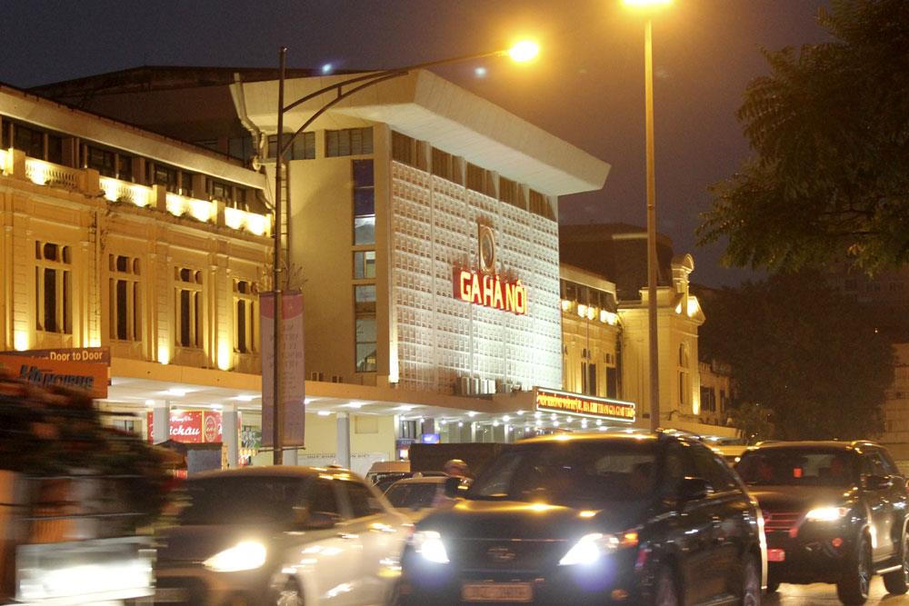 Nhìn thực trạng cao ốc bủa vây Tân Sơn Nhất - lo dự án Ga Hà Nội