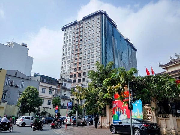 Cận cảnh tòa nhà uy nghi cạnh pháo đài 8B Lê Trực, chủ đầu tư là một đại gia có tiếng ở Hà Nội?