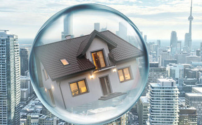 Các chuyên gia kinh tế cho rằng cần ban hành Luật Thuế BĐS nhằm tránh để xảy ra tình trạng "bong bóng" BĐS. Ảnh: Internet