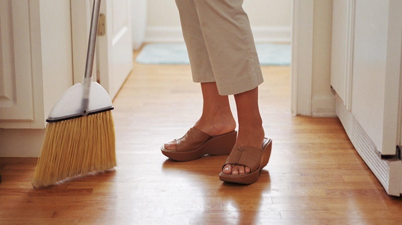 Lỗi phong thủy đặt chổi sai vị trí khiến tài lộc bị quét sạch