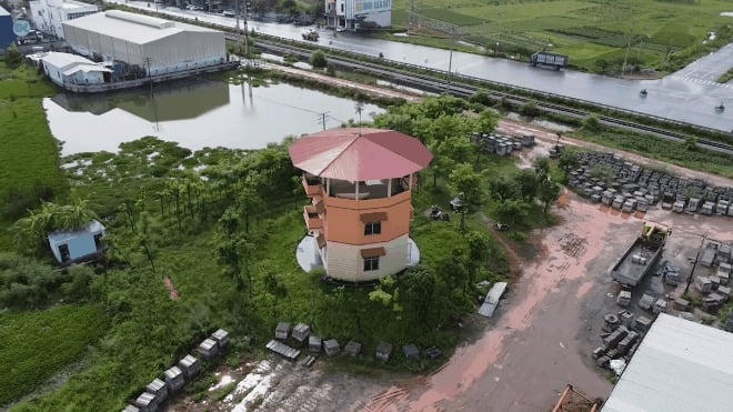 Ngôi nhà có thể xoay tròn 360 độ. Ảnh: VTCnews &nbsp;