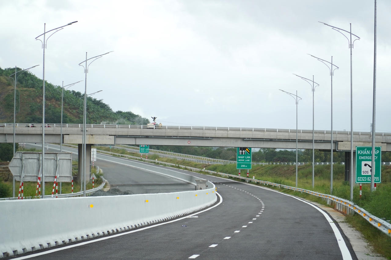 'Trải nghiệm' 70km cao tốc Vân Phong – Nha Trang sẵn sàng đón dân đi dịp Tết