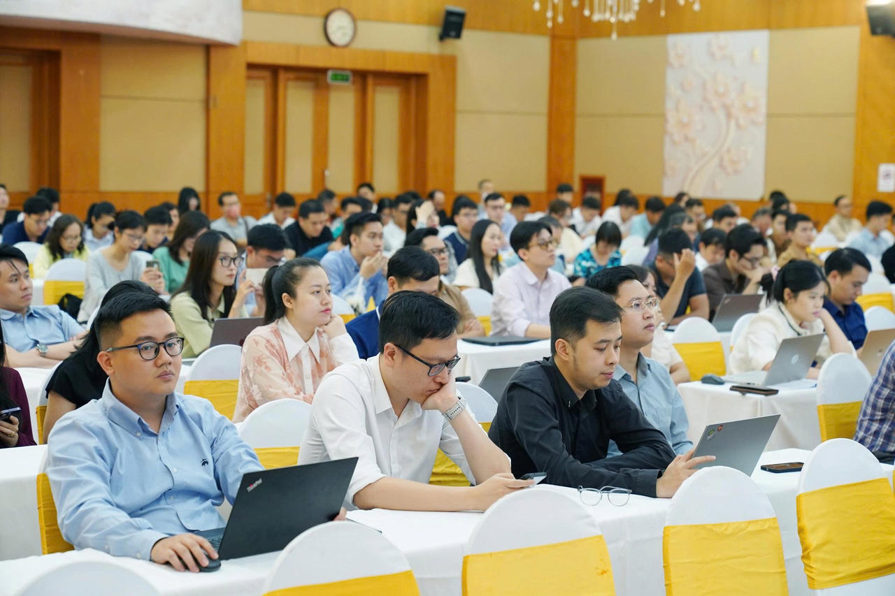 Toàn cảnh ĐHĐCĐ thường niên 2025 của VNDIRECT.