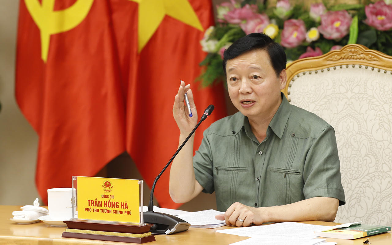 Phó Thủ tướng yêu cầu cơ quan soạn thảo tiếp thu, chỉnh sửa, hoàn thiện Dự thảo Chỉ thị, trong đó cần nêu rõ tình trạng ô nhiễm môi trường ở các thành phố lớn như Hà Nội, TPHCM - Ảnh: VGP/Đình Nam &nbsp;