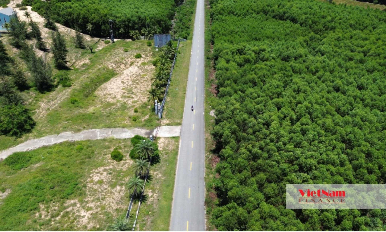 Khu nghỉ dưỡng 8,7ha bỏ hoang bên bờ biển Lăng Cô