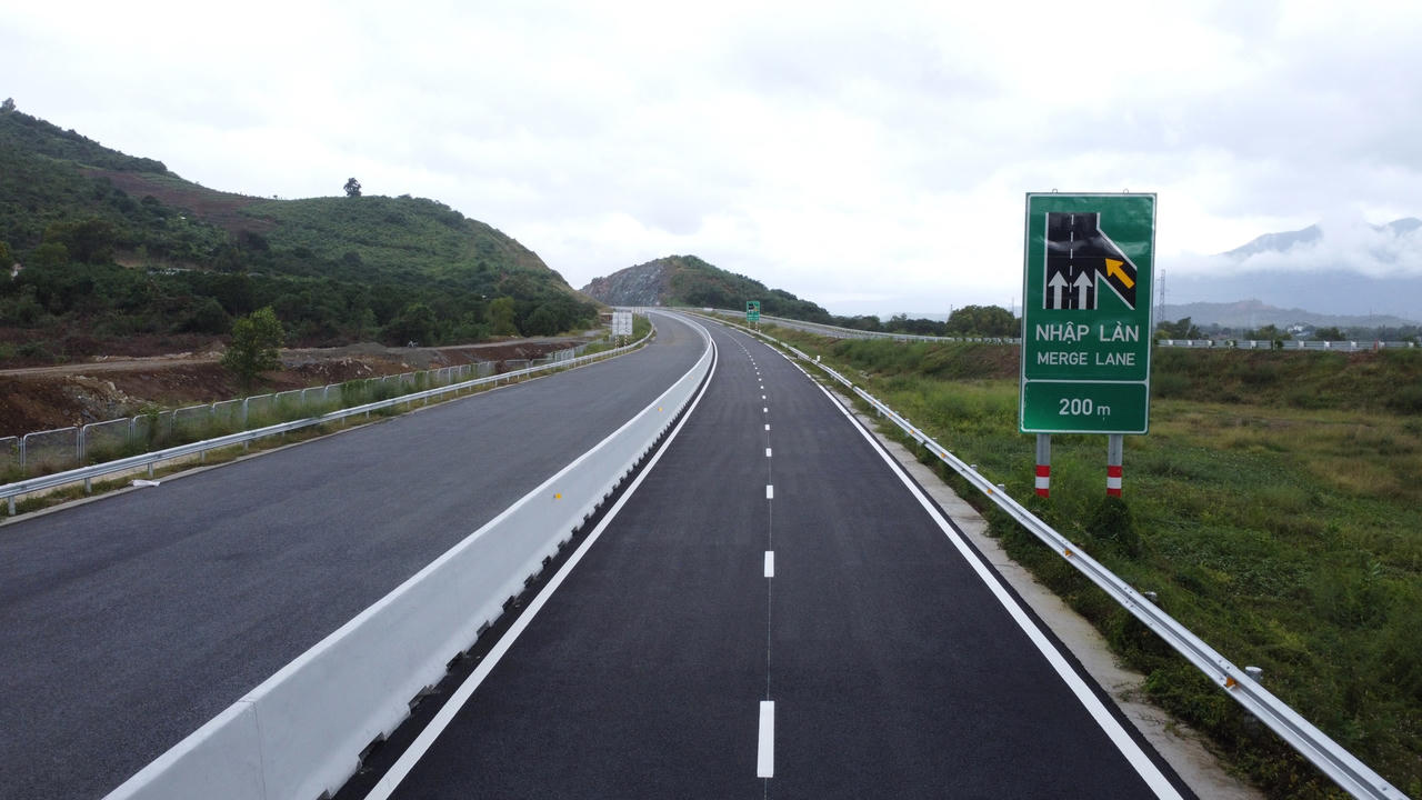 'Trải nghiệm' 70km cao tốc Vân Phong – Nha Trang sẵn sàng đón dân đi dịp Tết