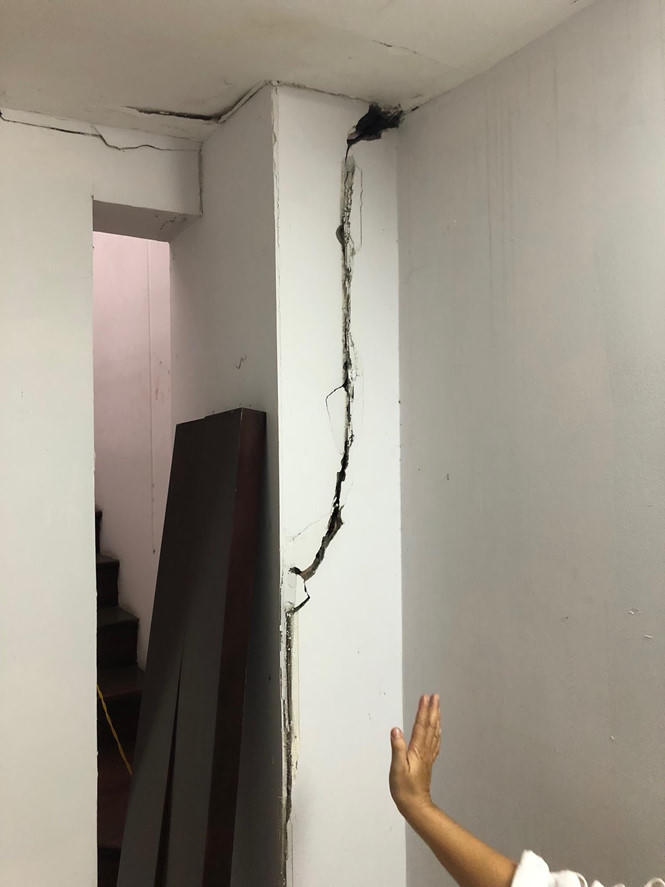 Nơm nớp sống trong nhà lún, nứt vì kế bên xây nhà