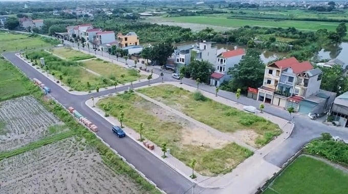 Giá trúng đấu giá của các lô đất cao ngất ngưởng, dao động từ 52 - &nbsp;hơn 100 triệu đồng/m2.