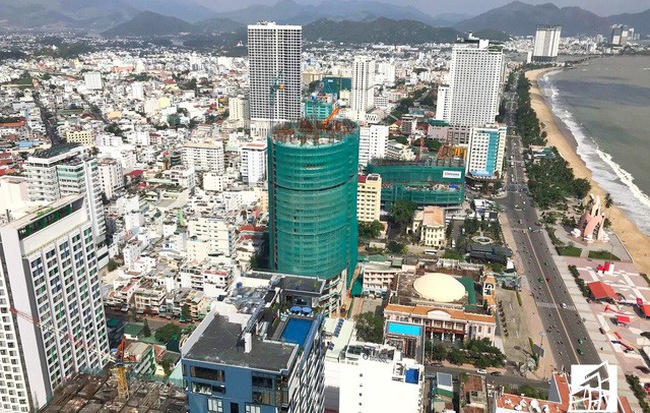 Giá đất trung tâm thành phố Nha Trang 300 triệu đồng/m2, Vân Đồn sốt ảo