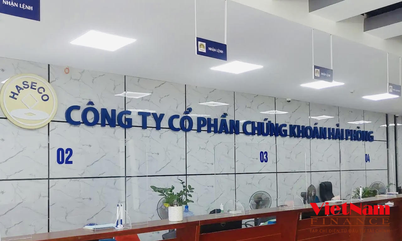 Chứng khoán Hải Phòng: Biến động lãnh đạo, làm ăn đi xuống, nhận 'án phạt' nặng