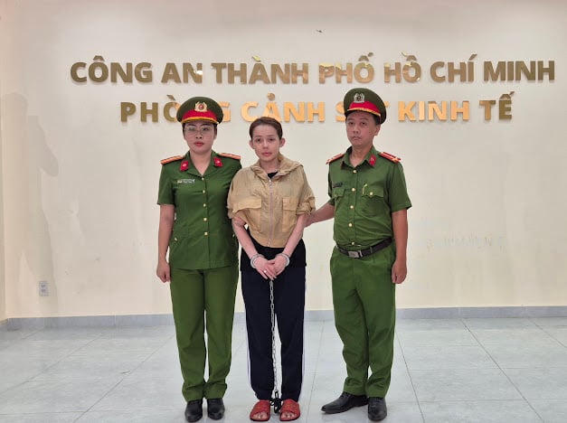 “Ngân 98” bị khởi tố, bắt tạm giam do kinh doanh thực phẩm giảm cân giả