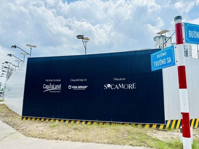 Khách hàng chen lấn mua căn hộ Orchard Gand khi dự án vẫn là bãi đất trống