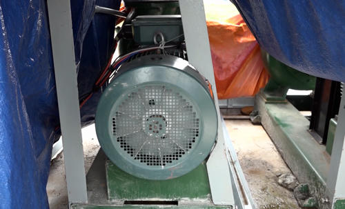 Chủ tịch TP HCM thị sát, bàn cách 'giải cứu' Tân Sơn Nhất khỏi ngập