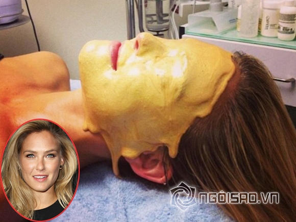 Hồ Ngọc Hà khoe đắp mặt nạ vàng xa xỉ Hồ Ngọc Hà khoe đắp mặt nạ vàng xa xỉ