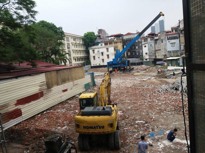 Dự án Porte De Ville là bãi đất trống, nhân viên Công ty Nam Việt "nhanh nhảu" mời khách đặt cọc