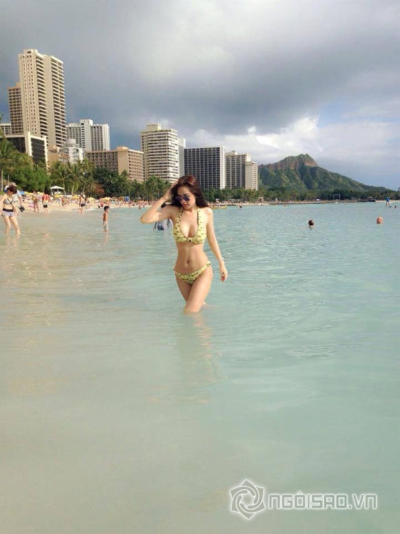 Mai Phương Thúy gây sốt với quần ngắn cũn 3