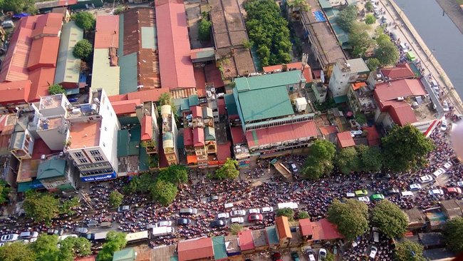 Kẹt xe kinh hoàng: Vì sao Cầu Tó "thất thủ"?