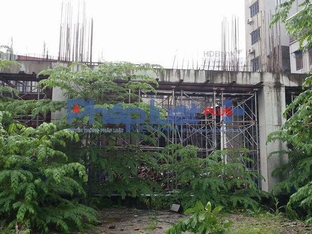 Cận cảnh chung cư cao tầng 134 Quần Ngựa "nằm im" chờ sắt rỉ