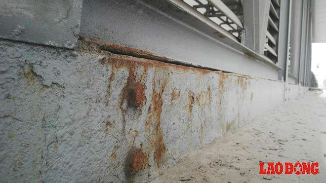 Cận cảnh sự “nham nhở” của dự án xe buýt nhanh hiện đại nhất thủ đô