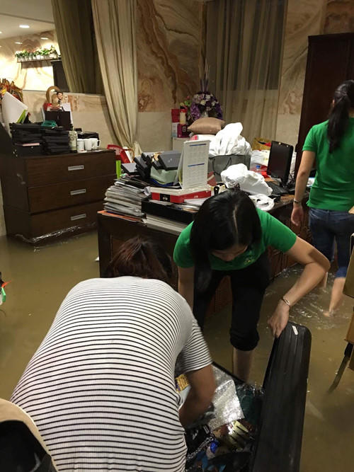 Biệt thự triệu đô của Đàm Vĩnh Hưng bị ngập sau trận mưa chiều 26.9