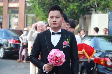 2.000 hội viên căng biển, trưng ảnh vợ chồng Jennifer Phạm đòi đối thoại