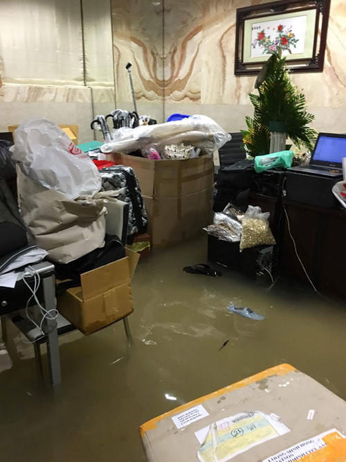 Biệt thự triệu đô của Đàm Vĩnh Hưng bị ngập sau trận mưa chiều 26.9