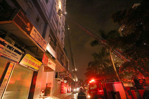 chay-tang-ham-chung-cu-nhieu-nguoi-mac-ket