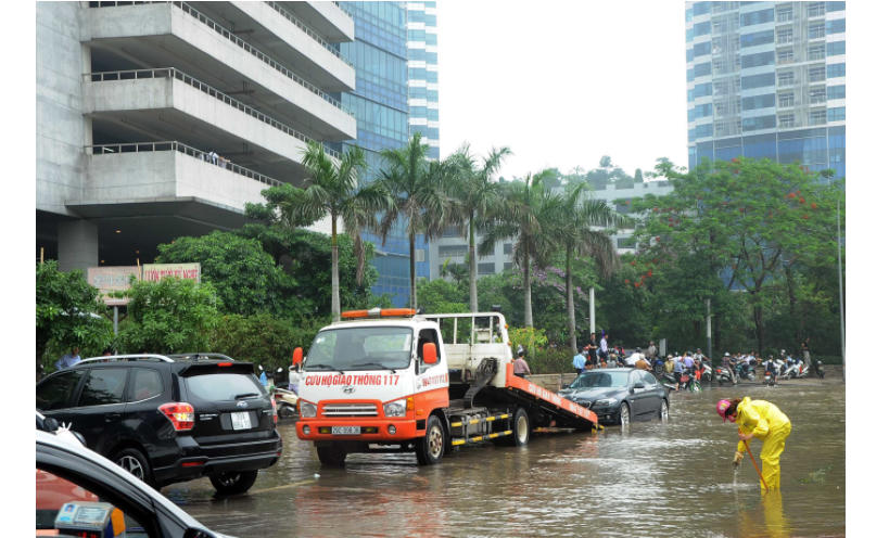 Nhiều khu đô thị mới ở Hà Nội thành 'ốc đảo' trong mưa: Vì đâu nên nỗi?