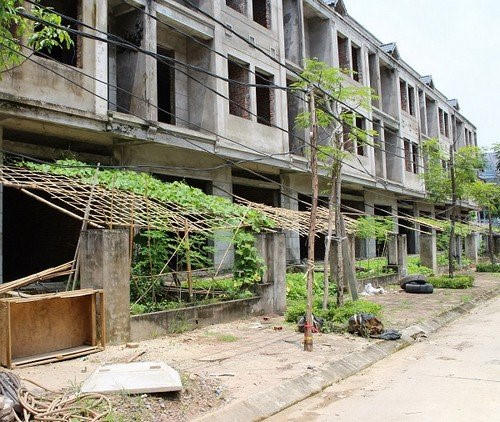 Hàng trăm biệt thự triệu USD thành chỗ trồng rau, nuôi gà