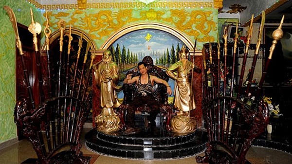 Villa với tên gọi 'Thế kỷ' tọa lạc ngay tại đường Sương Nguyệt Anh thuộc trung tâm TP.HCM trở thành tâm điểm chú ý của nhiều người Villa với tên gọi 'Thế kỷ' tọa lạc ngay tại đường Sương Nguyệt Anh thuộc trung tâm TP.HCM trở thành tâm điểm chú ý của nhiều người