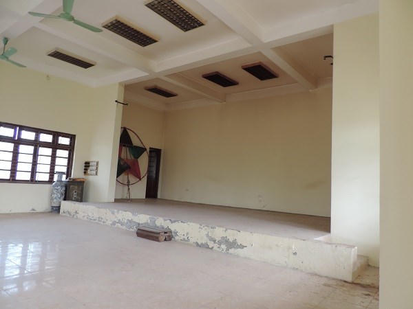 Nhà văn hóa 4 tỉ “đắp chiếu”, dân phải đi họp nhờ