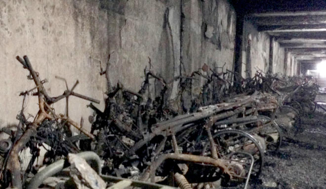 Cận cảnh Ôtô Lexus, xe ga tiền tỷ bị thiêu cháy trong hầm chung cư Xa La