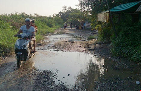 Khu Nam TP.HCM: Dân "ôm đất ngồi khóc!"