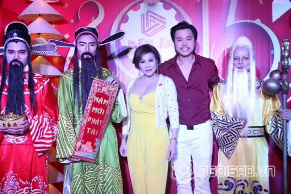 Người tình U60 thắm thiết cùng Vũ Hoàng Việt đi xem ca nhạc