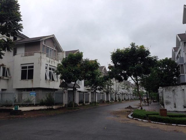 Xót xa cảnh biệt thự tiền tỉ bỏ hoang ở khu đô thị Văn Phú