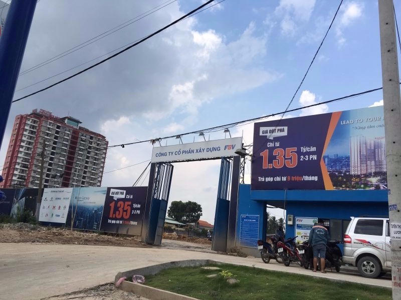 Metro Sài Gòn nợ như chúa chổm