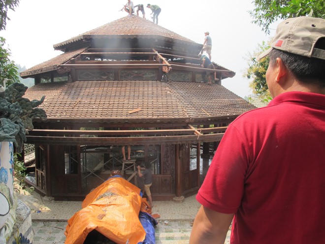 Thợ từ Bắc Ninh vào tháo dỡ biệt phủ không phép trên núi Hải Vân