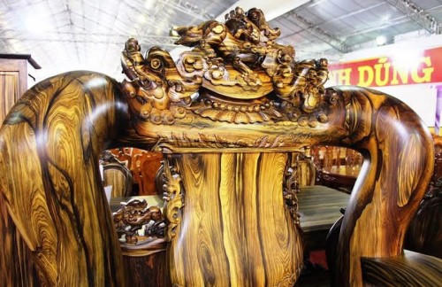 Giật mình trước những bộ bàn ghế xa hoa tiền tỷ khiến đại gia cũng phải choáng váng